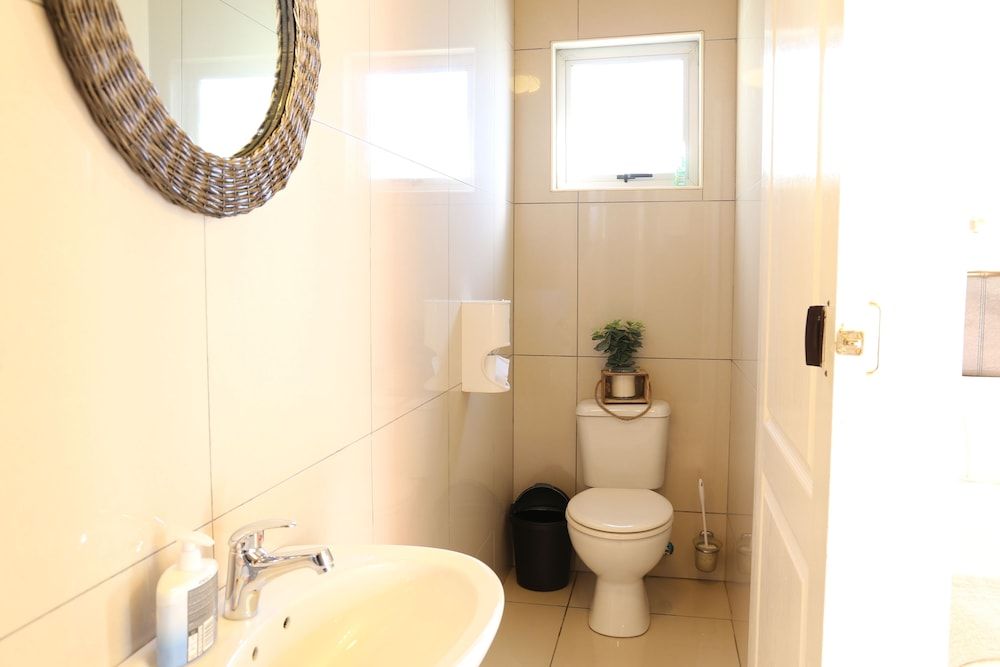 Tilla's Guesthouse Standard Twin Room 8