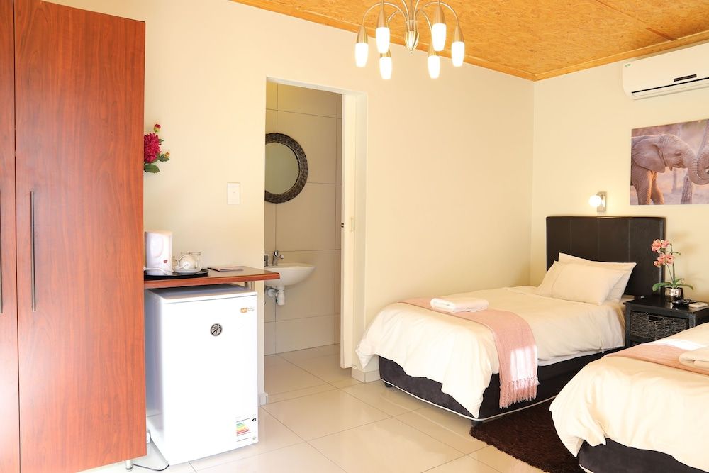 Tilla's Guesthouse Standard Twin Room 2