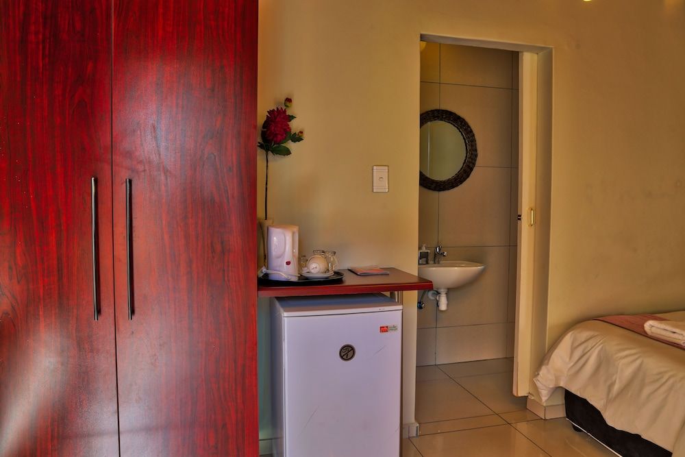 Tilla's Guesthouse Standard Twin Room 6