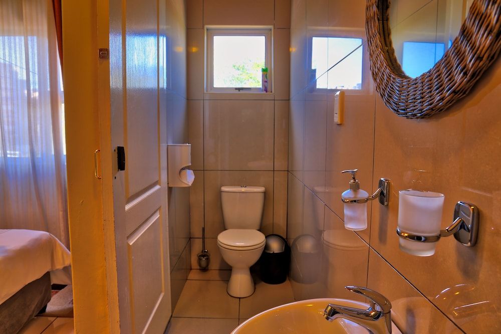 Tilla's Guesthouse Standard Double Room 4