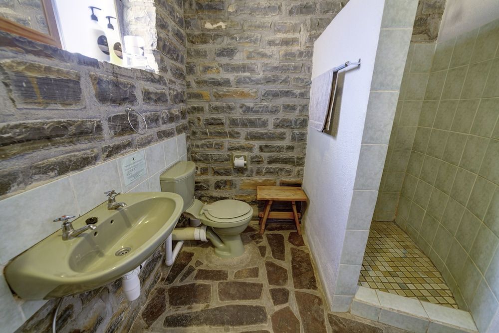 Neuras Wine & Wildlife Estate Rustic Chalet 4