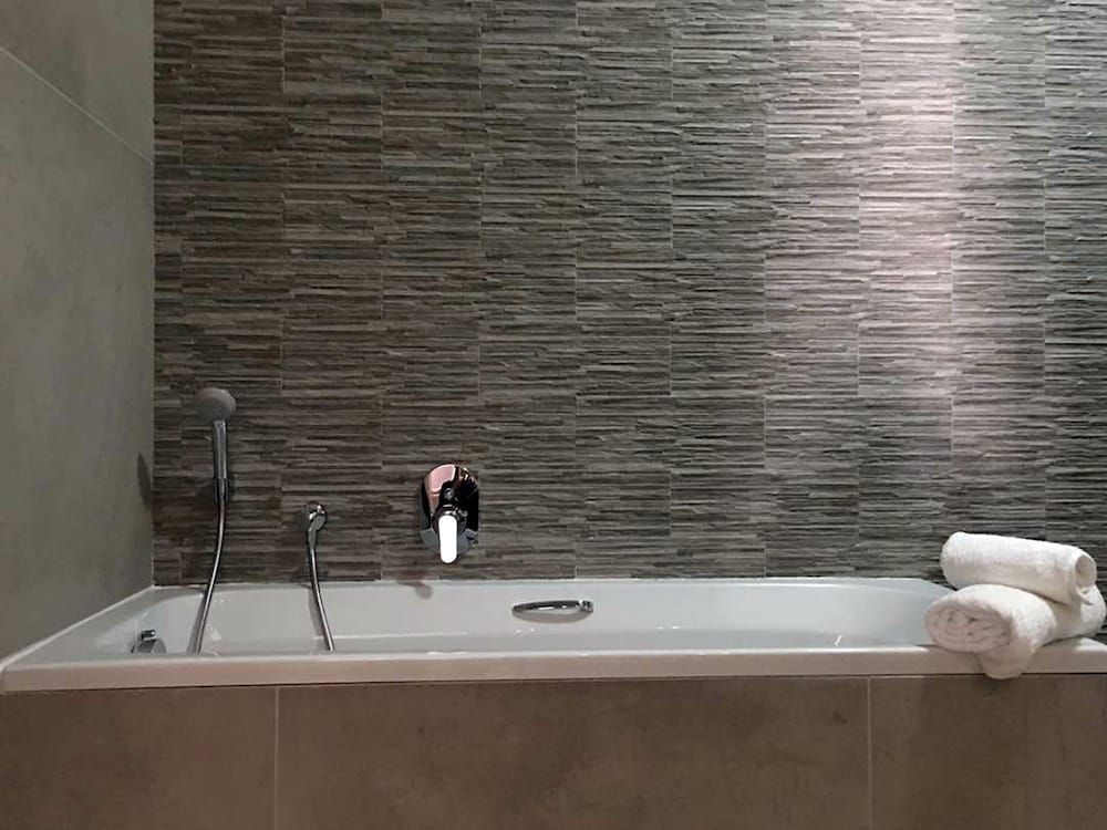 Atlantic Apartments Luxury Apartment, 1 Bedroom, Partial Ocean View 17