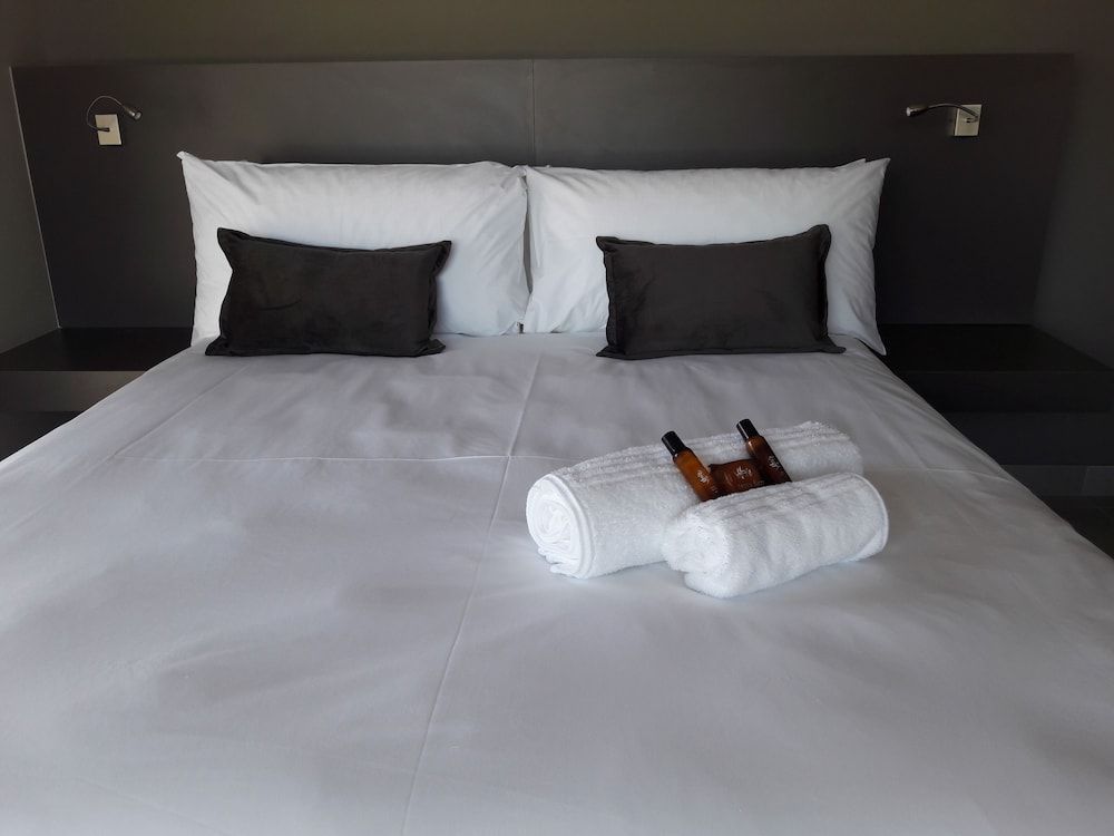 Atlantic Apartments Luxury Apartment, 1 Bedroom, Partial Ocean View 3