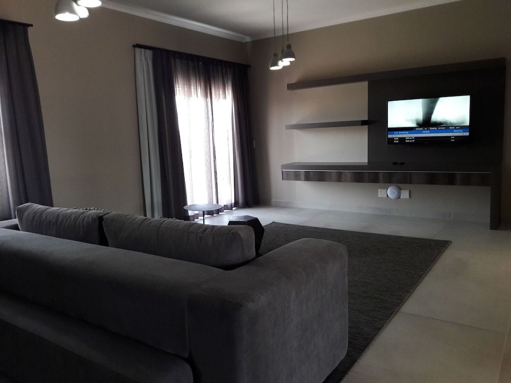 Atlantic Apartments Luxury Apartment, 1 Bedroom, Partial Ocean View 9