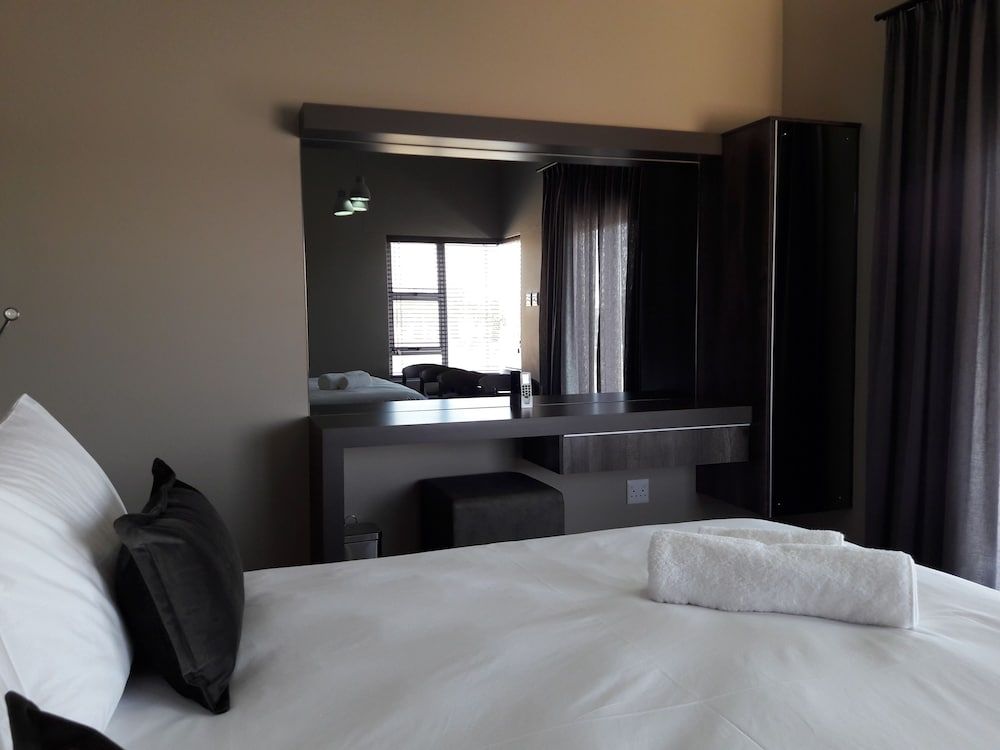 Atlantic Apartments Luxury Apartment, 1 Bedroom, Partial Ocean View 13