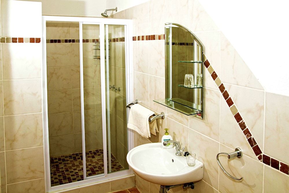 Hotel Uhland Superior Double Room 9