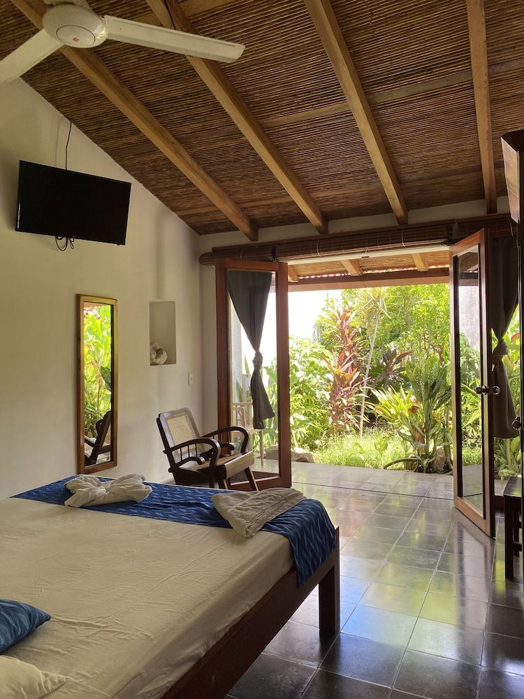 Room, 1 Queen Bed, Garden View