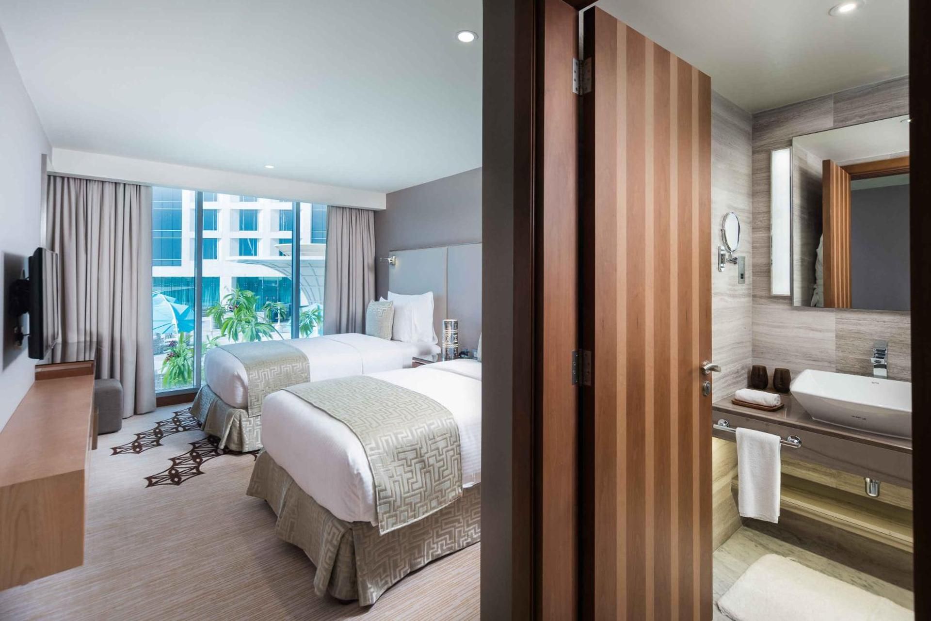 Club Twin Room with Executive Lounge Access