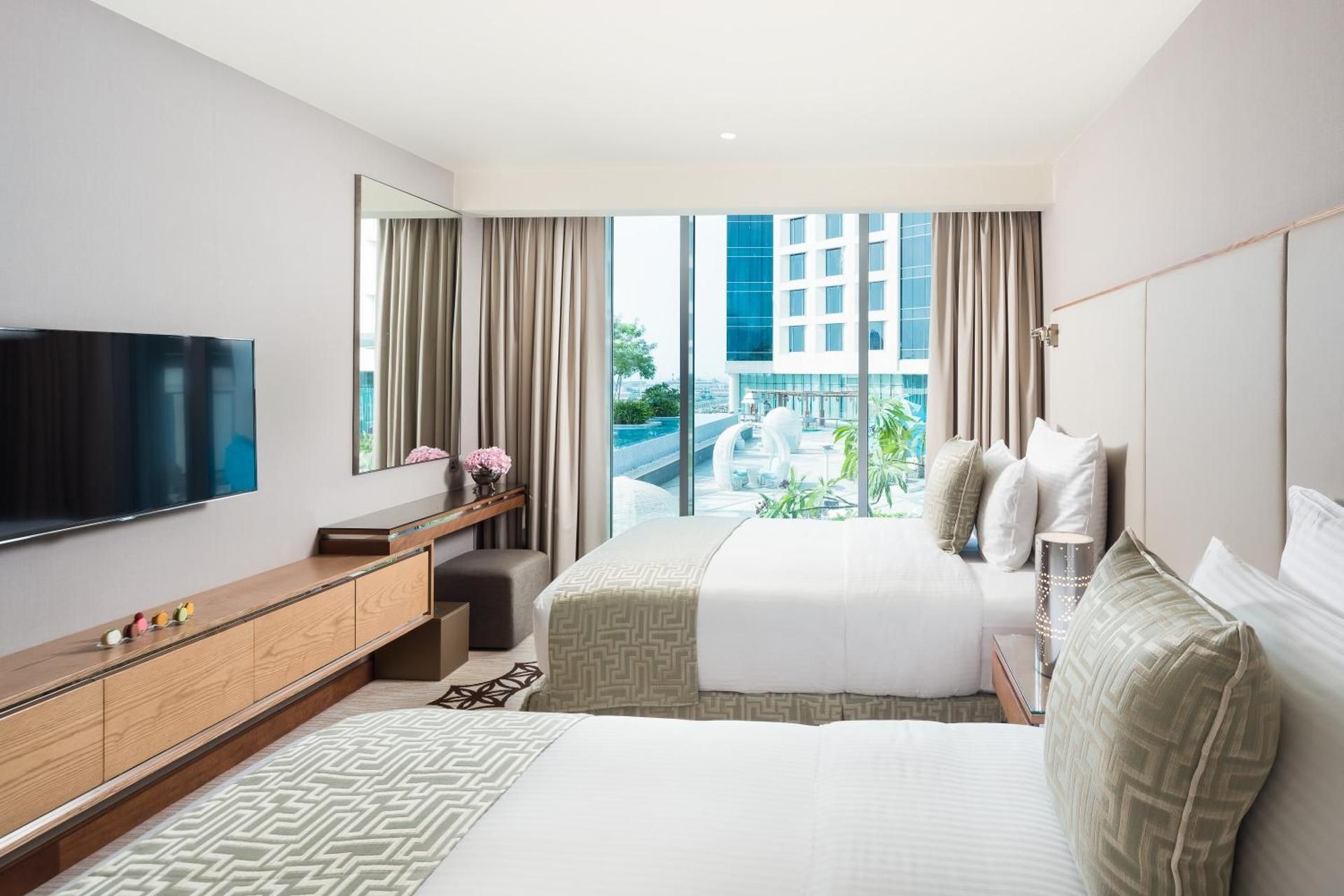 Club Twin Room with Executive Lounge Access