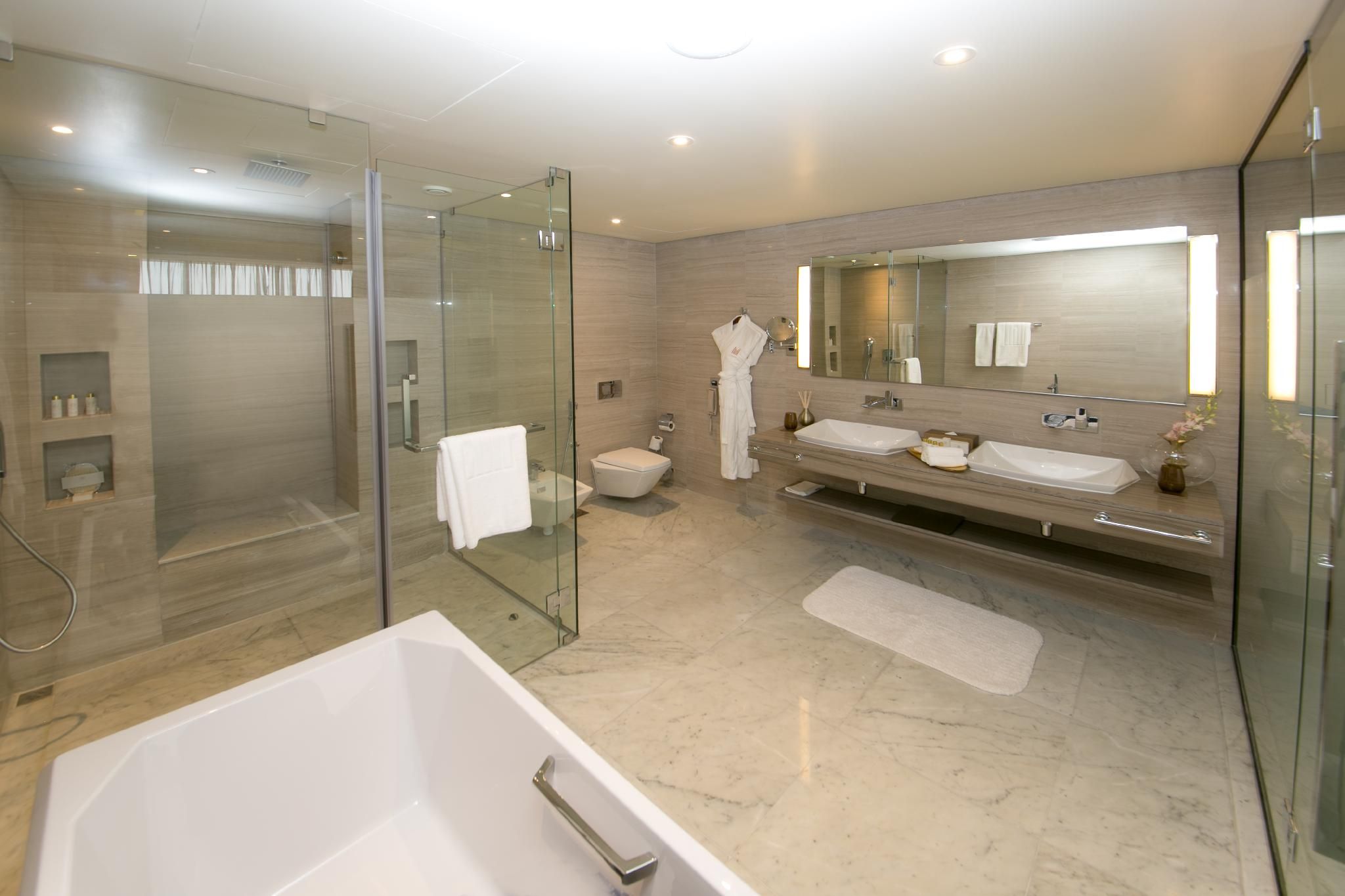 Grand Millennium Muscat Deluxe Twin Room 3