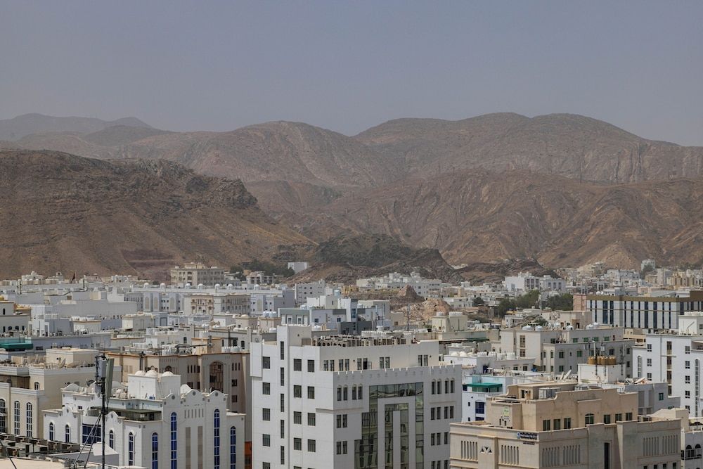 Sheraton Oman Hotel Deluxe Room, 1 King Bed 6