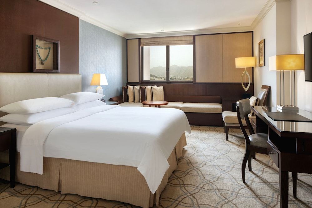 Sheraton Oman Hotel Deluxe Room, 1 King Bed