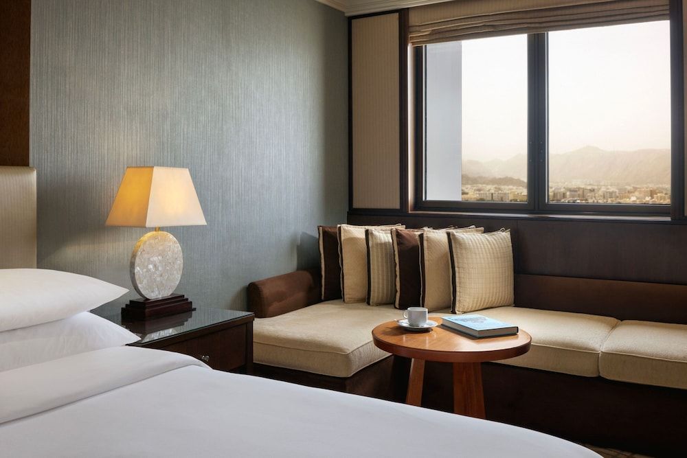 Sheraton Oman Hotel Deluxe Room, 1 King Bed 3