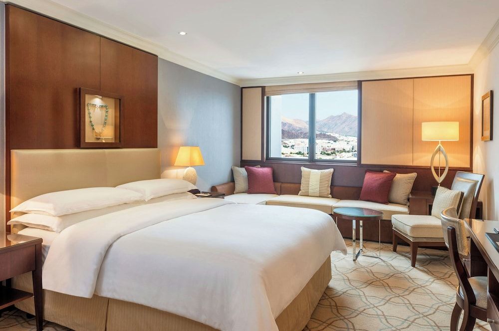 Sheraton Oman Hotel Deluxe Room, 1 King Bed 2