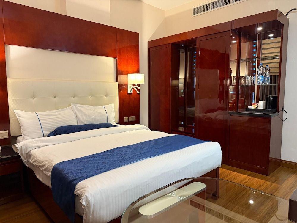 undefined Golden Tulip Headington Ruwi 4