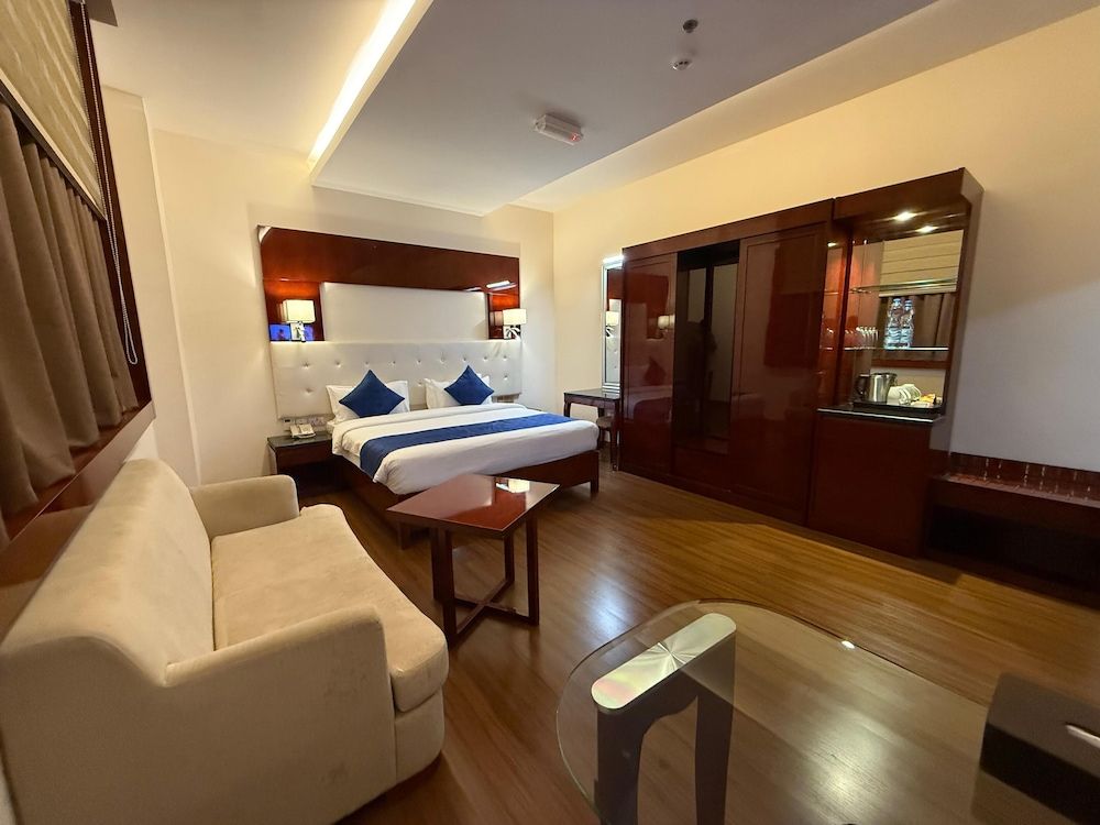 undefined Golden Tulip Headington Ruwi 9