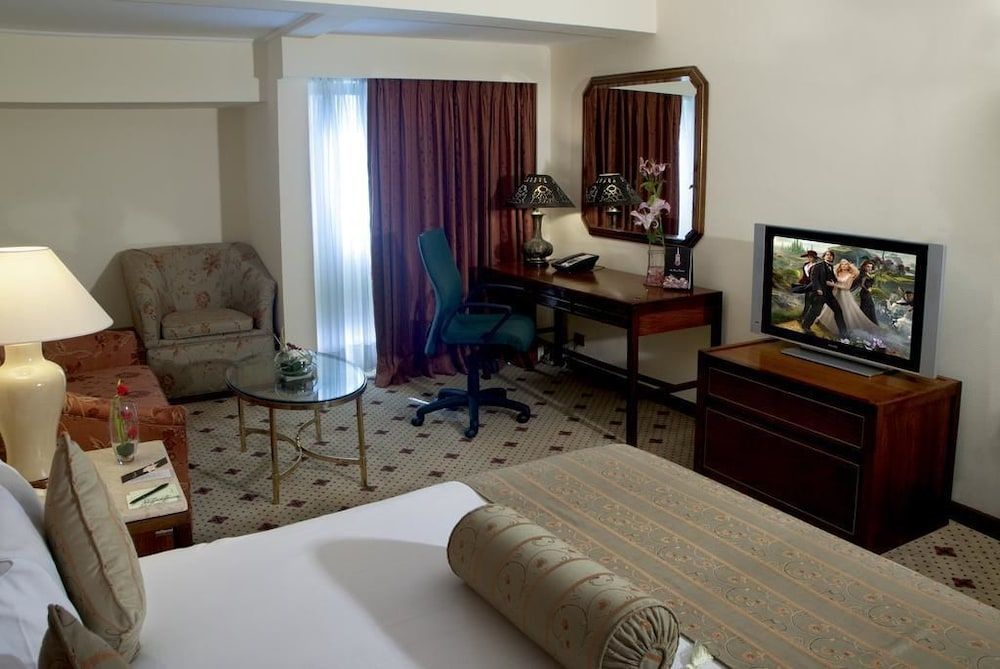 Avari Lahore Executive Suite 8