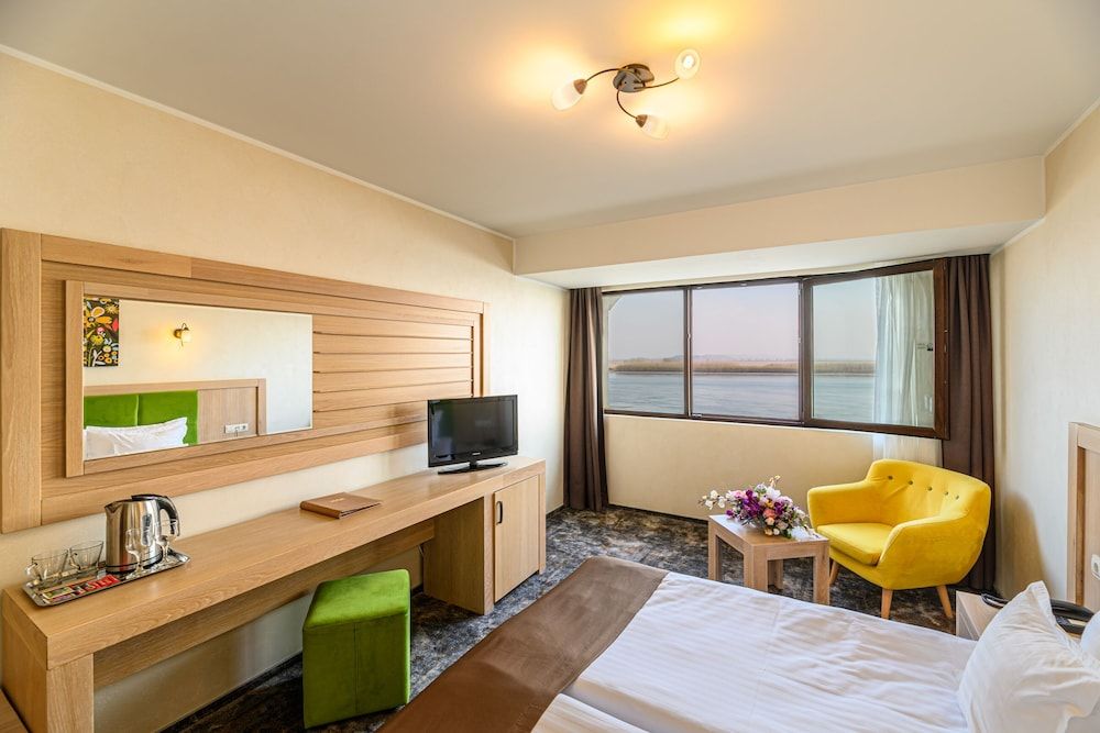 Faleza Hotel by Vega DOUBLE STANDARD DANUBE VIEW 11