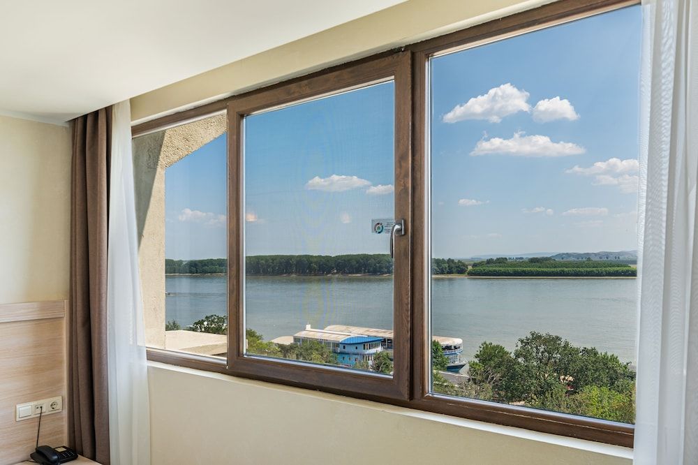 Faleza Hotel by Vega SUPERIOR SUITE DANUBE VIEW 6