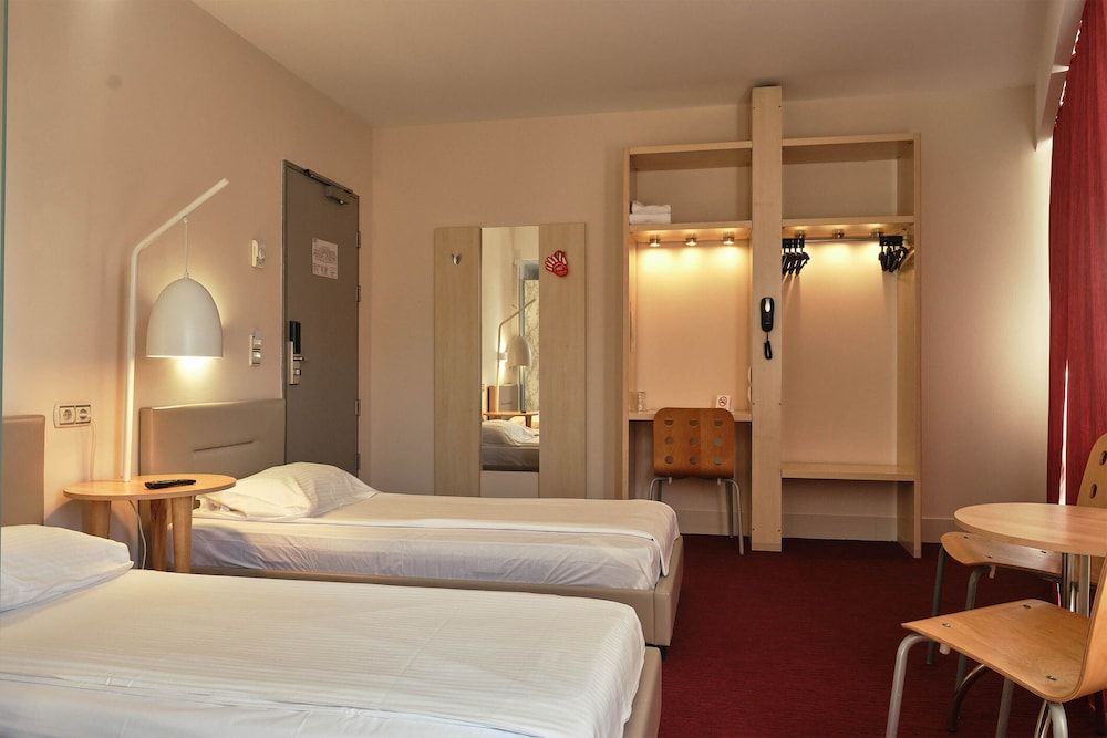 Hello Hotels Bucharest Standard Twin Room 2