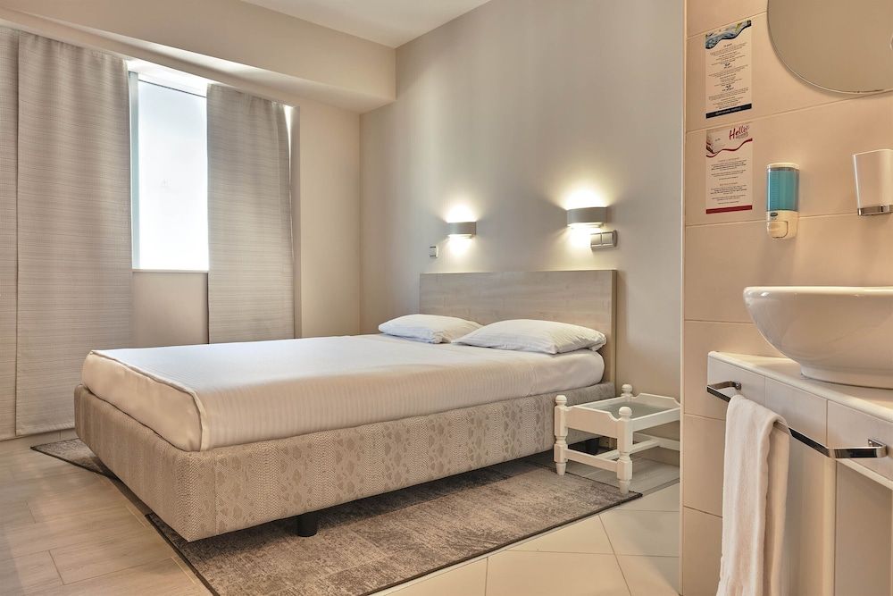 Hello Hotels Bucharest Standard Double Room