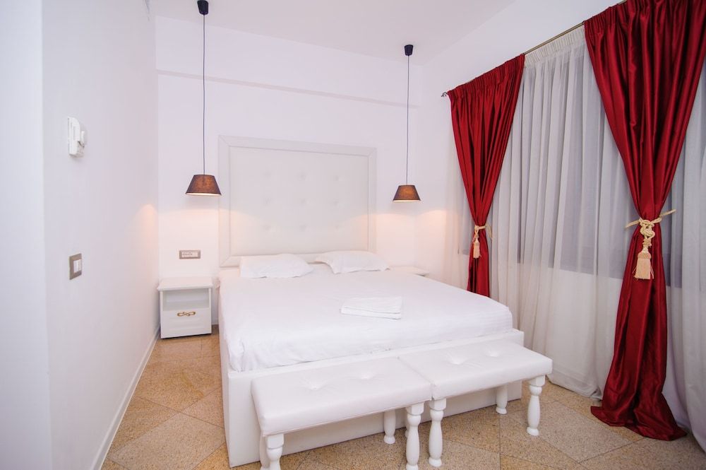 DBH Bucharest Superior Double Room, 1 Queen Bed 3