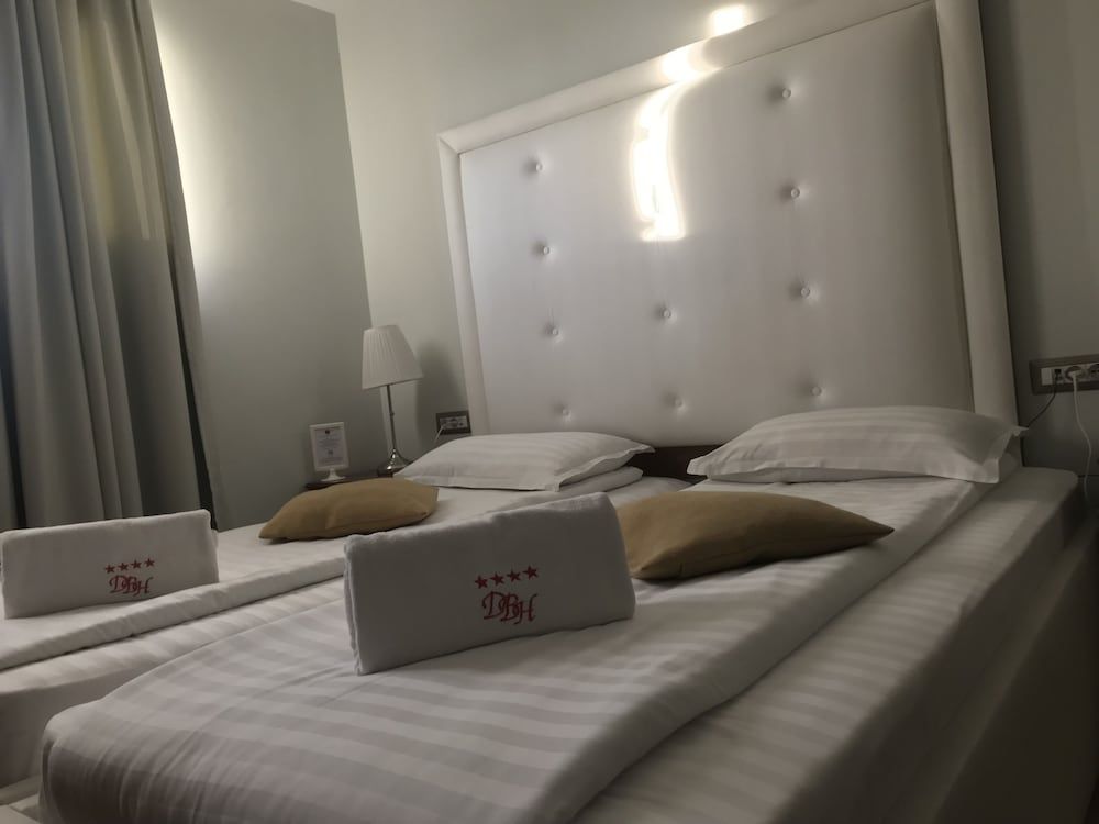 DBH Bucharest Standard Twin Room, 2 Twin Beds 4