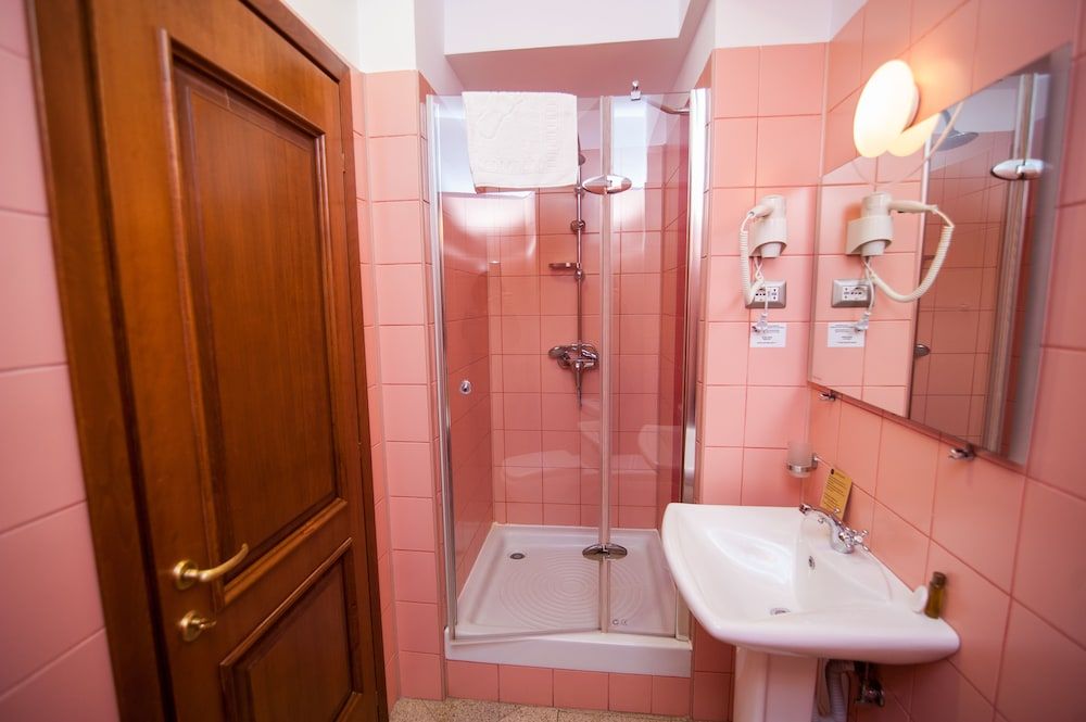 DBH Bucharest Standard Double Room, 1 Queen Bed 5