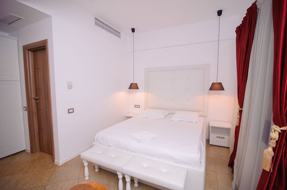 DBH Bucharest Superior Double Room, 1 Queen Bed 6