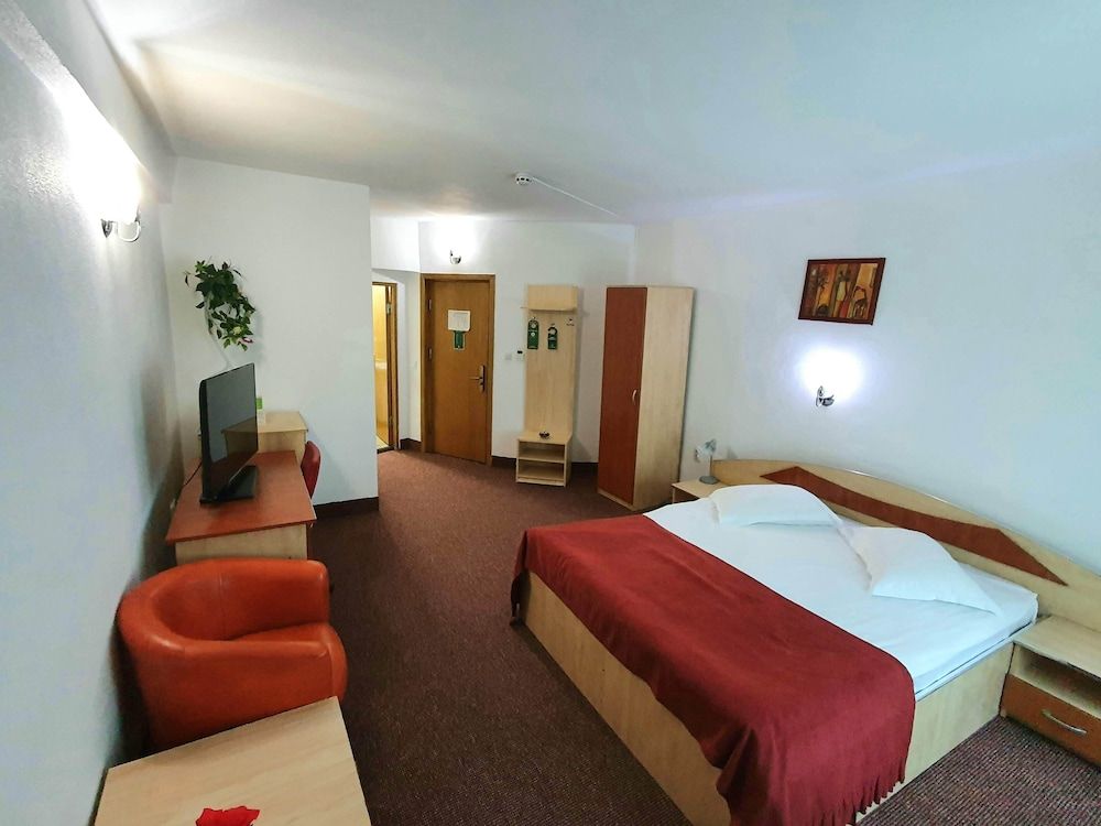 Complex Turistic Cornul Vanatorului Double or Twin Room 5