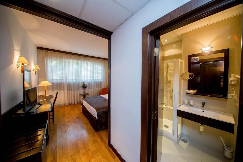 Best Western Central Hotel Standard Room, 2 Twin Beds, Non Smoking 6