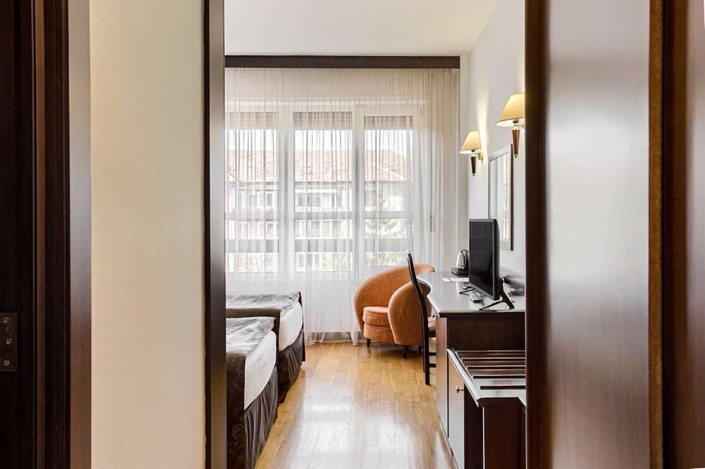 Best Western Central Hotel Standard Room, 2 Twin Beds, Non Smoking 7