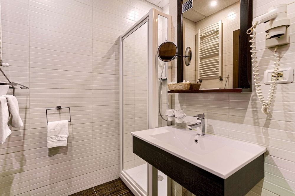 Best Western Central Hotel Superior Room, 1 Queen Bed, Non Smoking 4