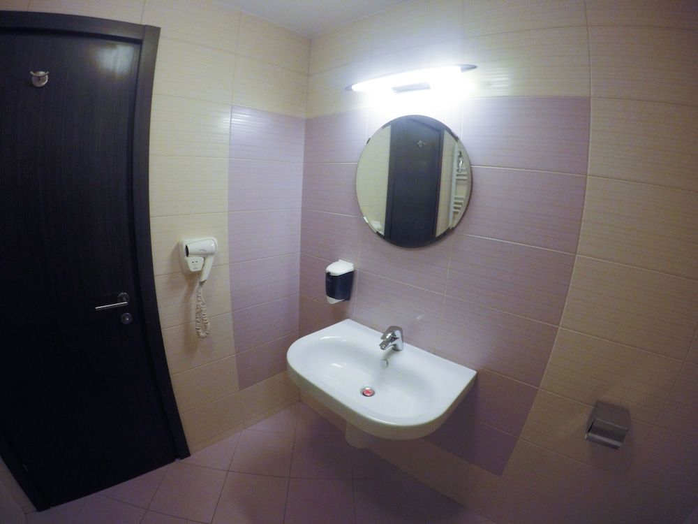 Volo Hotel Twin Room 8