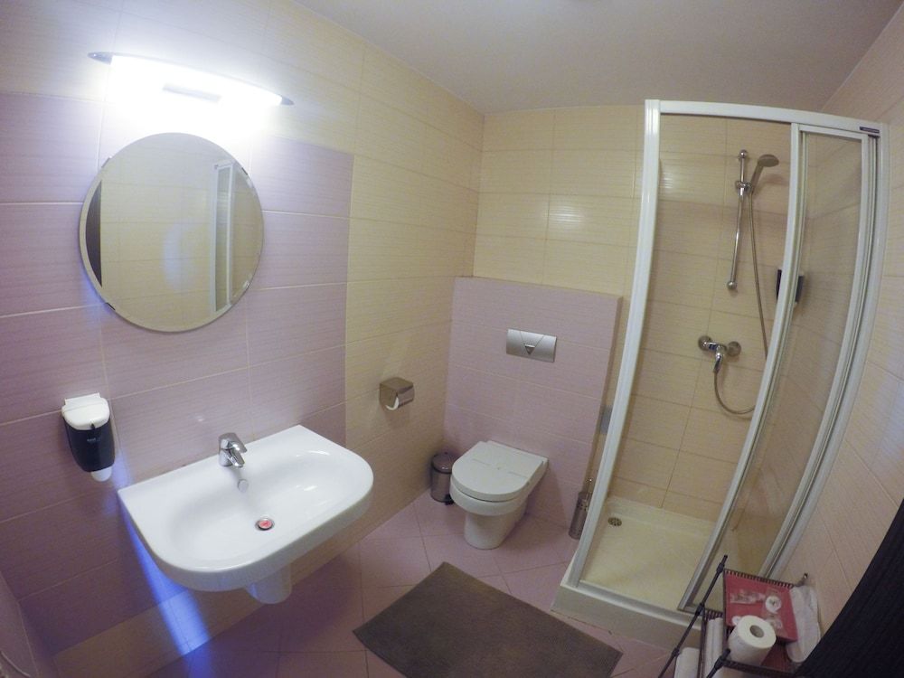 Volo Hotel Twin Room 9