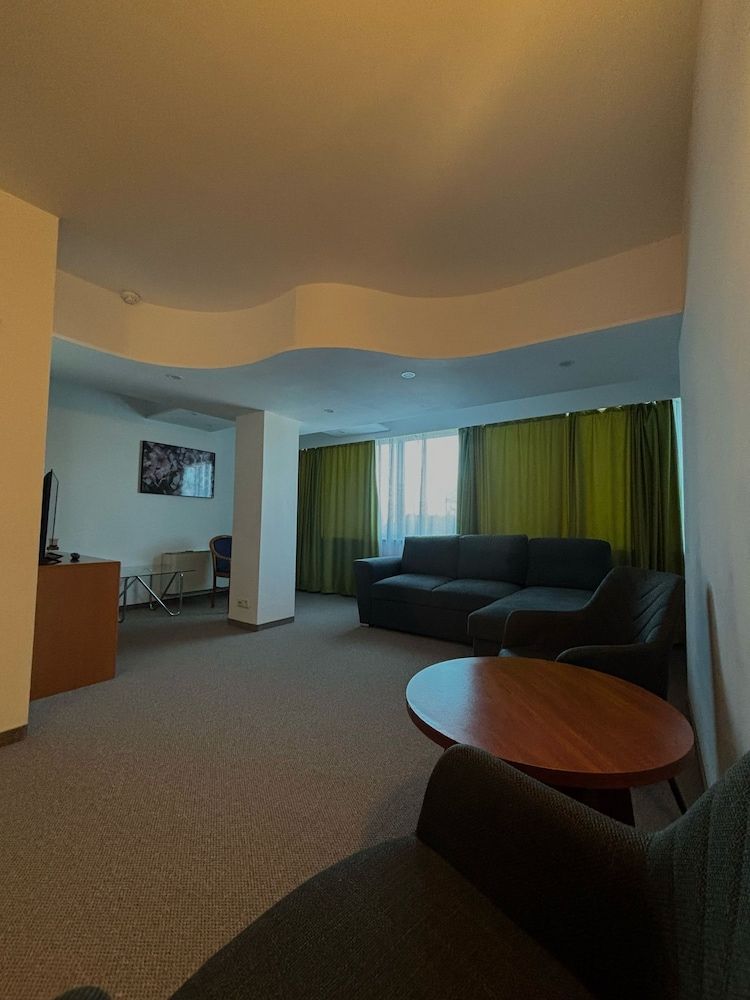 Hotel Excelsior Deluxe Apartment, City View 9