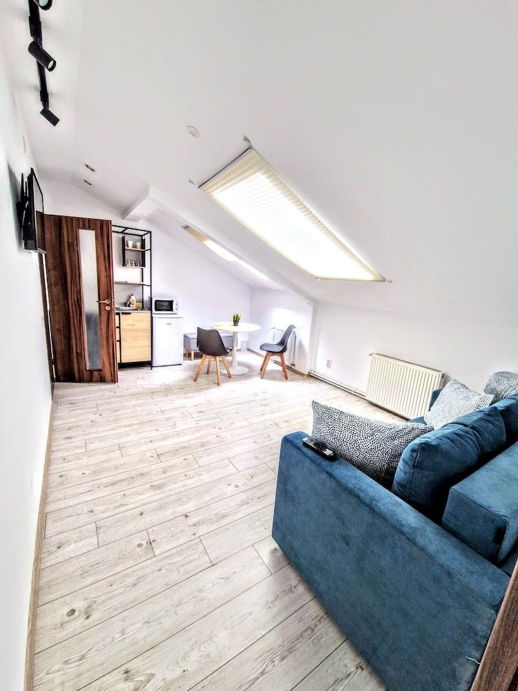 Main Square Apartments & More Economy Suite 9