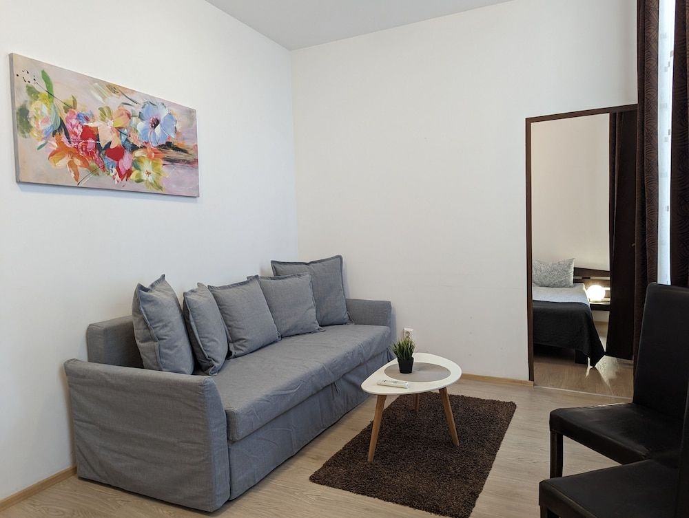 Main Square Apartments & More Family Suite 10