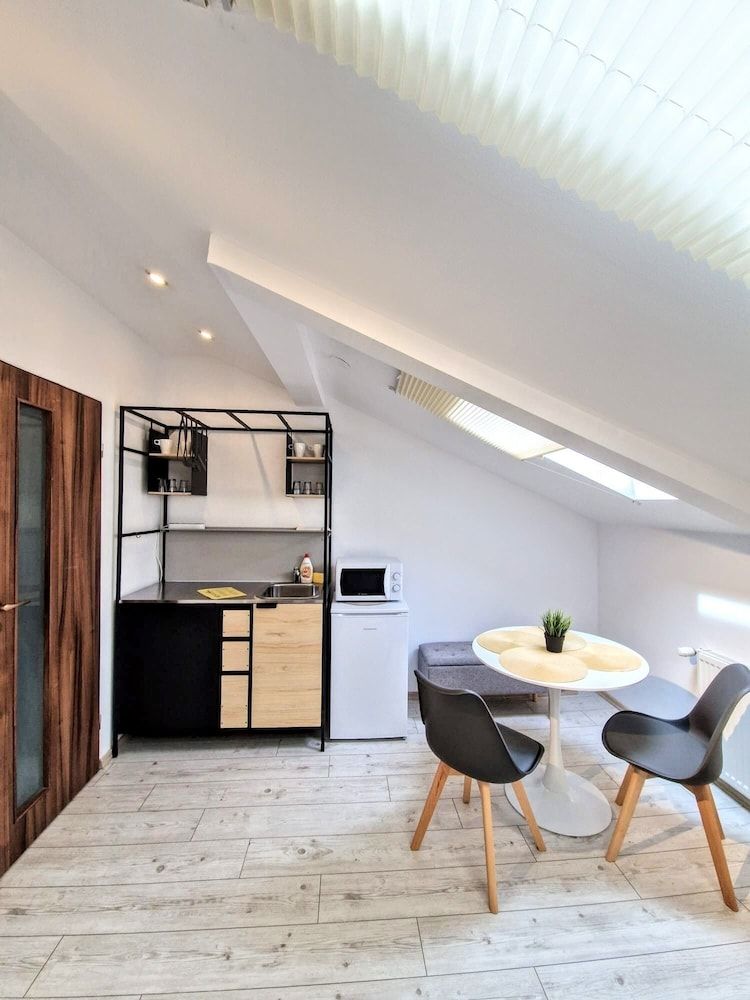 Main Square Apartments & More Economy Suite 10