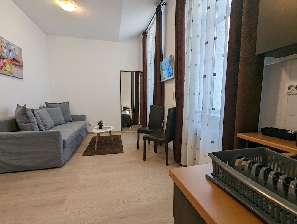 Main Square Apartments & More Family Suite 7