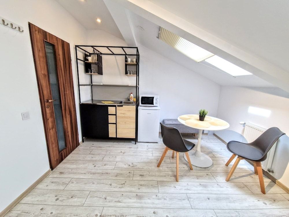 Main Square Apartments & More Economy Suite 8