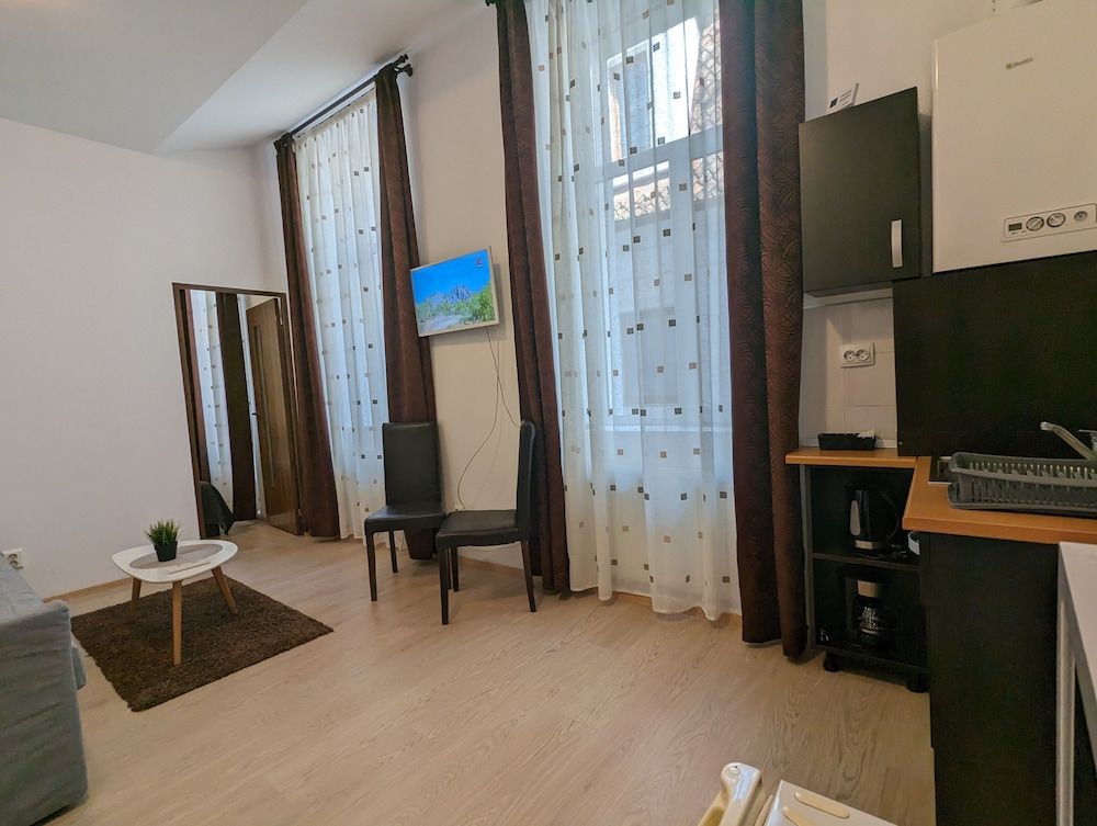 Main Square Apartments & More Family Suite 11