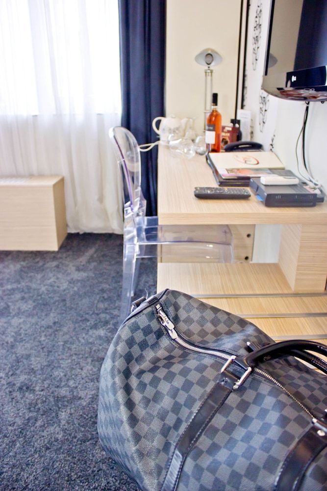 Z Executive Boutique Hotel Superior Double Room 8