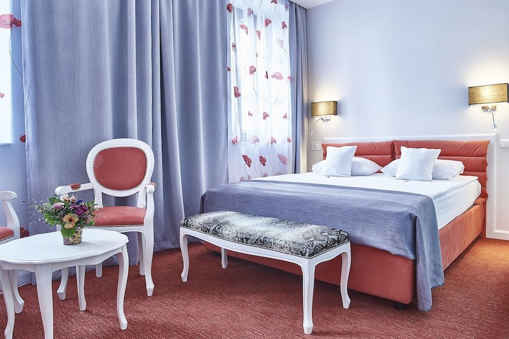 Continental Forum Sibiu Deluxe Double Room, Mountain View 2