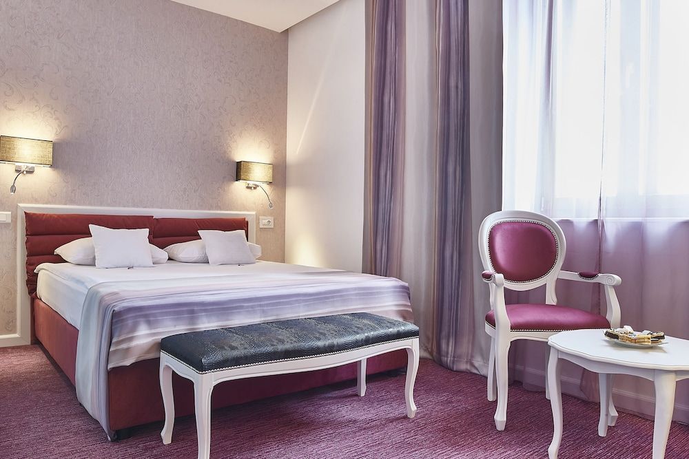 Continental Forum Sibiu Deluxe Double Room, Mountain View 3