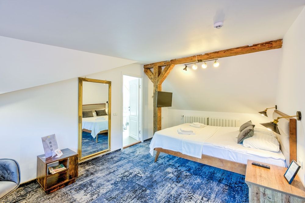 Residence Central Annapolis Deluxe Double or Twin Room (Black Church view) 4