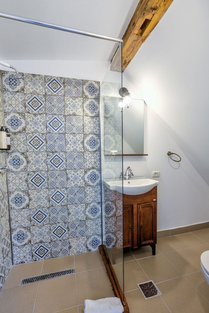 Residence Central Annapolis Deluxe Double or Twin Room (Black Church view) 10