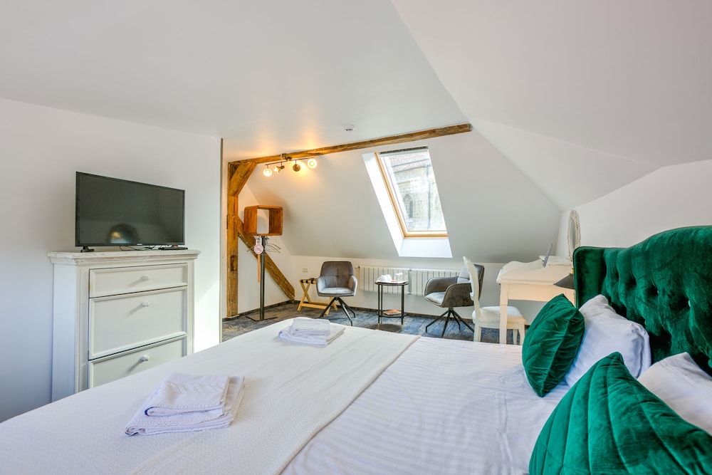 Residence Central Annapolis Deluxe Double or Twin Room (Black Church view) 5