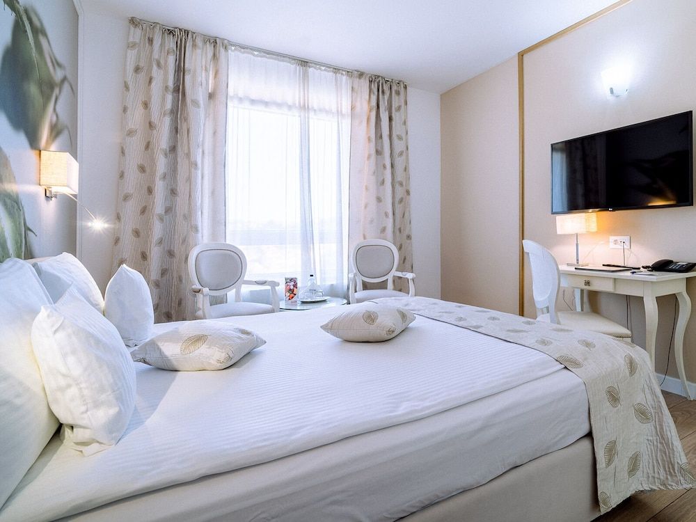 Continental Forum Oradea Standard Double Room