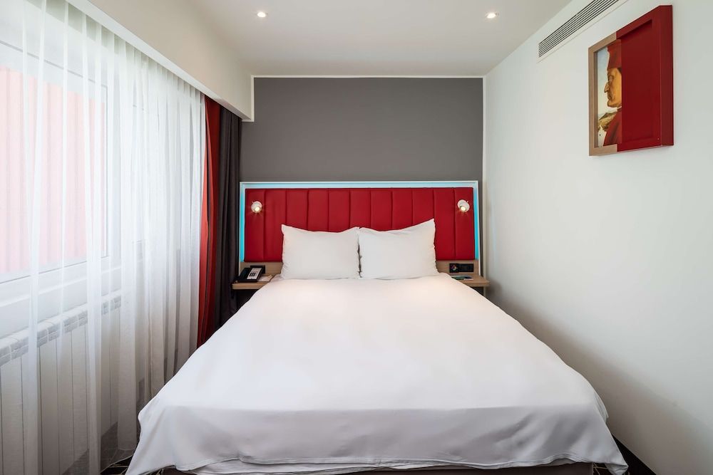 undefined Park Inn by Radisson Bucharest Hotel & Residence 3